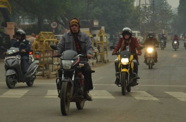 बूंदाबांदी के बीच 31 किमी प्रति घंटा की रफ्तार से चली हवा
