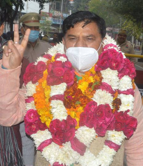 भाजपा और गठबंधन समेत आठ प्रत्याशियों ने भरे नामांकन