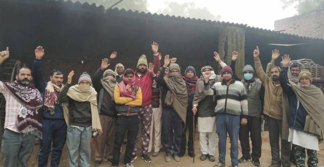 बेसहारा पशुओं को गोशाला भिजवाने की मांग, प्रदर्शन