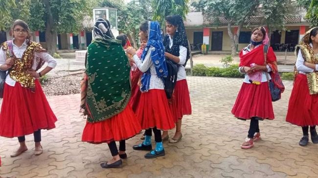रिहर्सल में विद्यार्थियों ने बहाया पसीना