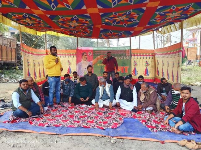 बढ़ते अपराध व जहरीली शराब से मौत पर जाप का धरना