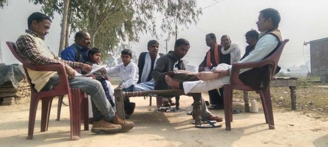 चुनाव 9) भाजपा छोड़कर सपा में आए पूर्व मंत्री का सपाइयों ने फूंका पुतला