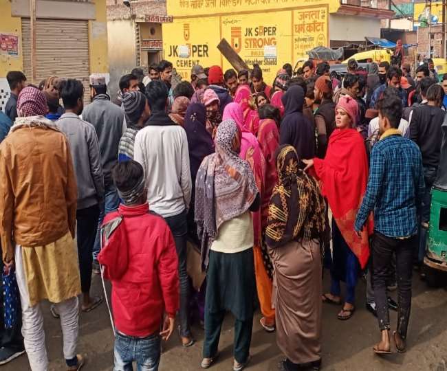मेरठ में ट्रांसफार्मर की एंगल में करंट उतरने से मासूम की मौत,शव रखकर लगाया जाम