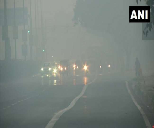 Weather Update: दिल्ली में अभी और तेज पड़ेगी शीतलहर! ठिठुरने पर लोग मजबूर, जानें कब मिलेगी राहत