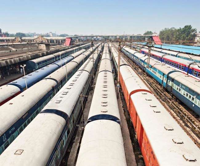 अब तक रेलवे ने वापस नहीं की लाकडाउन के दाैरान छीनी गई सभी सेवाएं, धनबाद डीआरएम ने दिया जवाब
