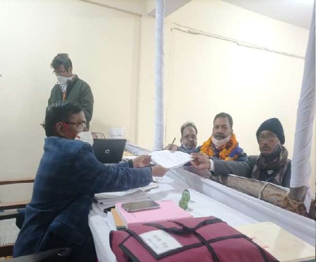 बदायूंं में भाजपा व सपा प्रत्याशियों ने कराया नामाकंन, इस तारीख तक ही दाखिल हो सकेंगे पर्चे