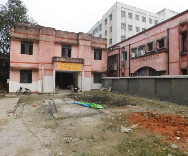 महराजगंज में चार वर्षों से अधर में लटका नवनिर्मित पोस्टमार्टम हाउस