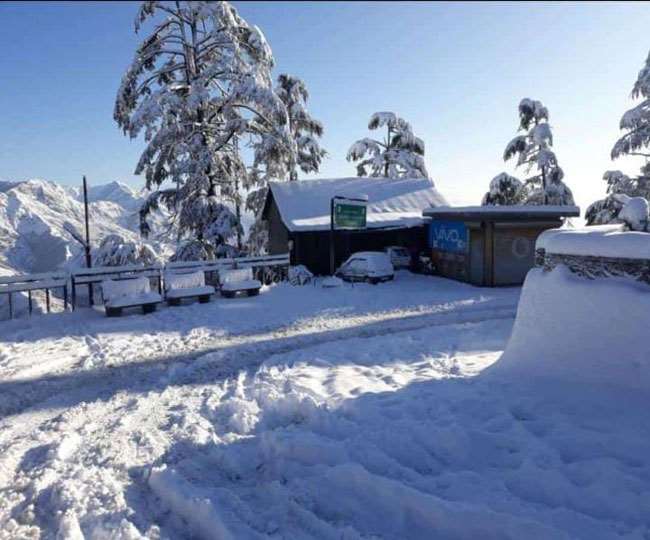 बर्फ से ढकीं उत्तराखंड की पहाड़ियां, जन्नत में बदली मसूरी-धनोल्टी और जौनसार, तस्वीरों में देखें दिलकश नजारे