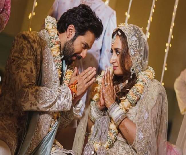 वरुण धवन ने पहली मैरिज एनिवर्सरी के मौके पर शेयर की खास तस्वीरें, सेलेब्स ने दी शुभकामनाएं