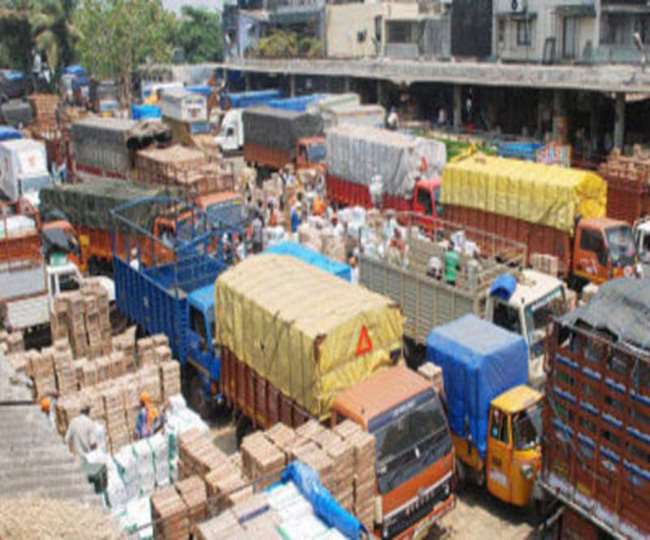 जम्मू : साप्ताहिक प्रतिबंध के 48 घंटे बाद खुले शहर के बाजार, उमड़ने लगी भीड़