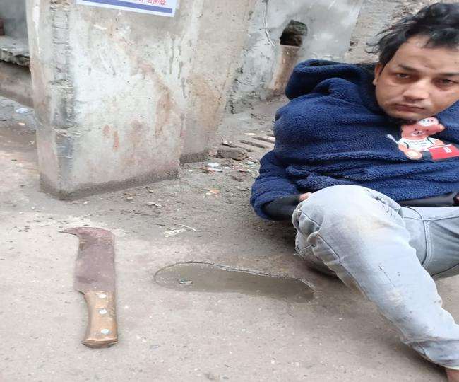 लुधियाना में कमरे से मोबाइल चुराते युवक काे लाेगाें ने पकड़ा, पिटाई के बाद किया पुलिस के हवाले