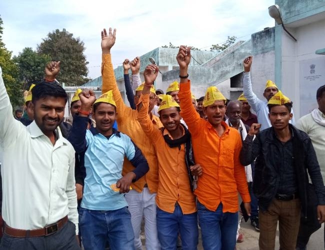 रैली निकाल अनुसूचित जाति का प्रमाण पत्र निर्गत करने की मांग