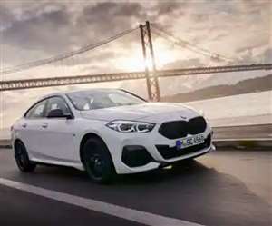 BMW 220i Sport की तस्वीर (फोटो साभार : BMW)
