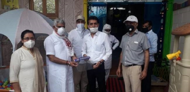 एक हजार दुकानदारों को बांटीं फेस सेफ्टी शील्ड