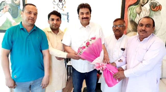 कुलदीप को बिश्नोई रत्न की उपाधि मिलने पर खुशी