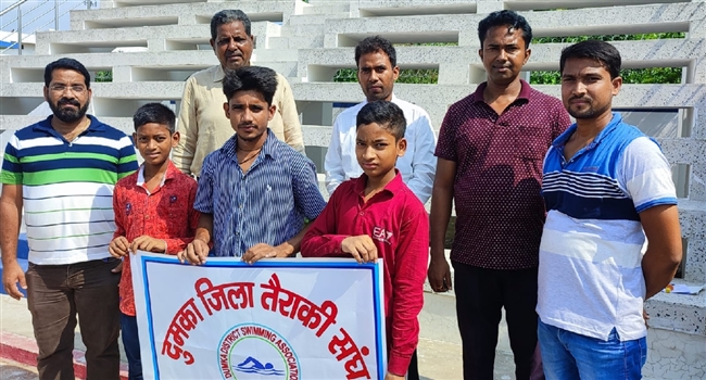 दुमका की तैराकी टीम रांची के लिए रवाना