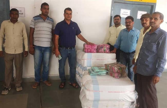 लाभुकों के बीच दूसरे चरण का धोती-साड़ी वितरण की प्रक्रिया शुरू