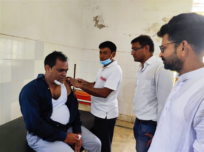 बोलेरो की चपेट में आकर दो मोटरसाइकिल सवार घायल