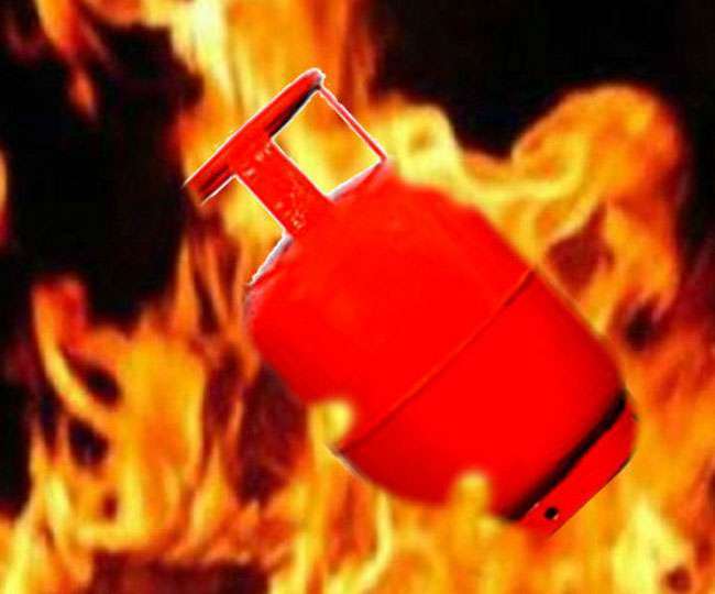 Gujarat: अहमदाबाद में एलपीजी सिलेंडर विस्फोट में चार बच्चों समेत नौ की जान गई