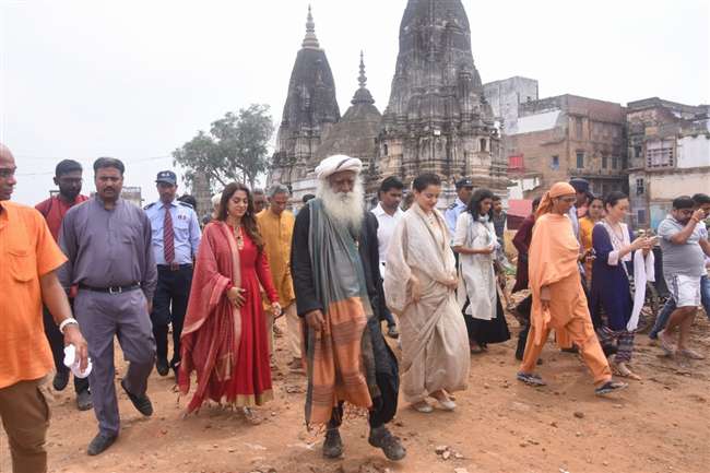 काशी के महात्म्य से दुनिया को परिचित कराएंगे सद्गुरु जग्गी वासुदेव, आदियोगी की पूजा-अर्चना की