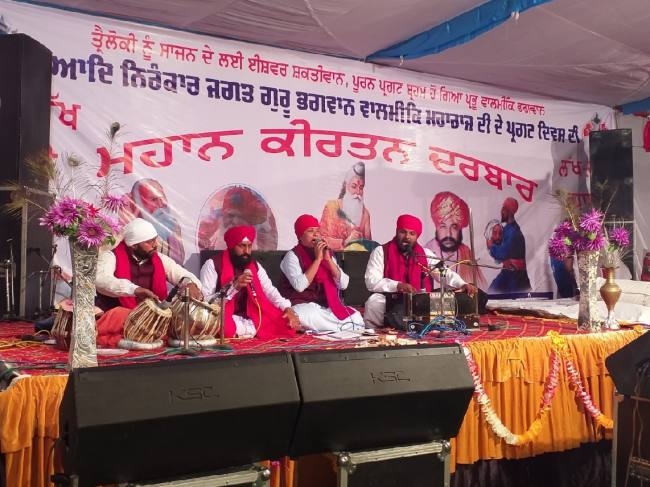 बहराम में कीर्तन दरबार करवाया
