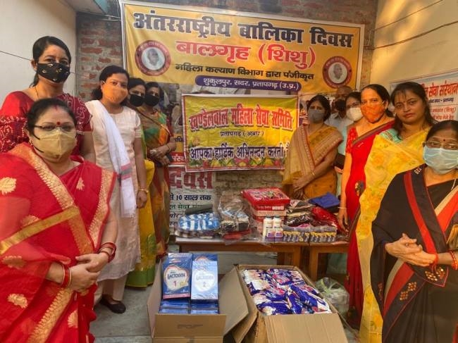 अनाथ बच्चों का कन्या पूजन किया, दिया उपहार