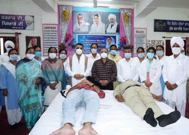 शिविर में पहुंचकर 65 लोगों ने किया रक्तदान