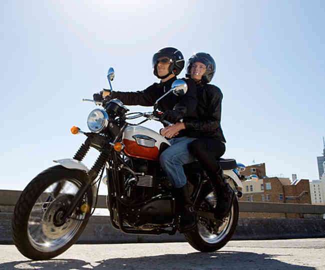 Bike Riding Tips: मोटरसाइकिल की सवारी करते हुए ध्यान रखेंगे ये 4 बात, तो दुर्घटना का कभी नहीं होंगे शिकार