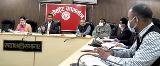 जिले में किसानों को बनी रहे खाद, बीज की उपलब्धता