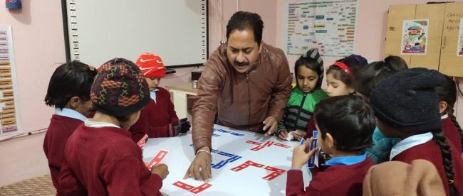 डॉ. विजय चावला ने डोमिनोज खेल का किया सफल प्रयोग