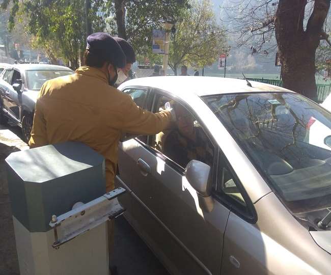 क्रिसमस पर पर्यटकों की भीड़ को लेकर नैनीताल प्रशासन अलर्ट, एंट्री प्वाइंट पर स्कीनिंग, कोविड टेस्ट सेंटर भी बना