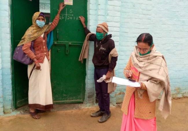 कोरोना के खात्मे को खटकाई घरों की कुंडी