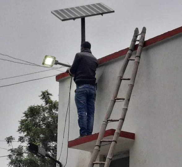 चुनावी तैयारियों में सुधरने लगीं लाइटें