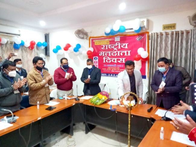 लोकतांत्रिक परंपराओं की मर्यादा को बनाए रखने में निभाएंगे अहमरोल : डीएम
