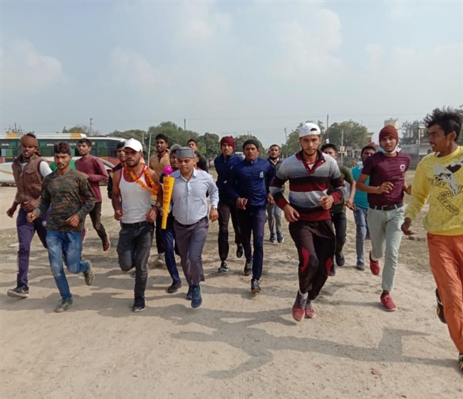 मैराथन दौड़ के जरिये मतदाताओं को किया जागरूक