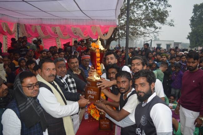 फुटबाल : फाइनल में 2-0 से गाजीपुर ने मारी बाजी