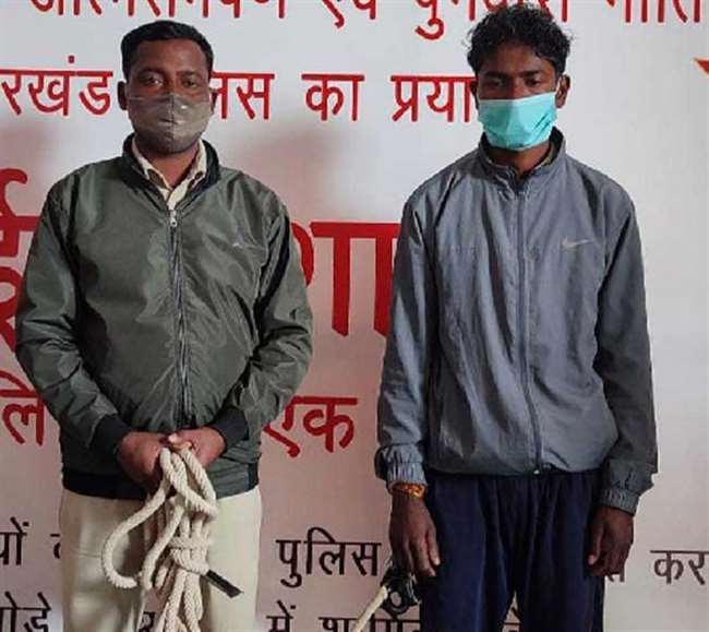 फसल चरने से नाराज चाचा भतीजे ने की महिला की हत्या, 50 मीटर तक ढोया शव