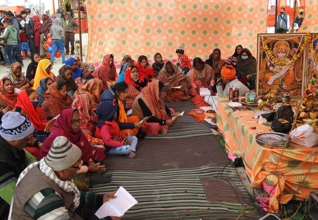 रामनगरिया: गूंजी मानस की चौपाइयां, सवा लाख पार्थिव शिवलिग गंगा में प्रवाहित