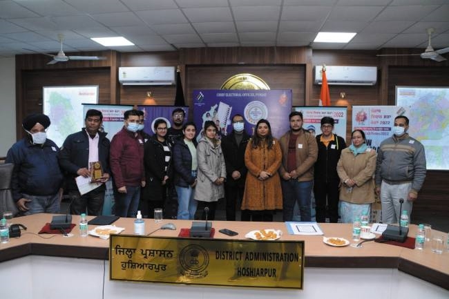 मजबूत लोकतंत्र में मतदाताओं की महत्वपूर्ण भूमिका : डीसी