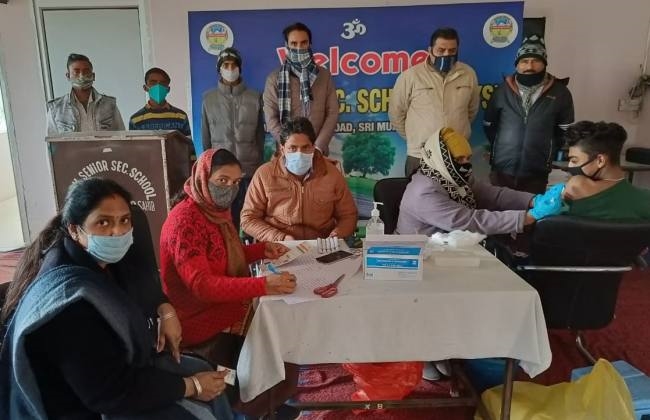 15 से 17 साल के 200 बच्चों का टीकाकरण