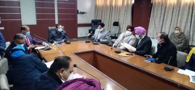 डीसी ने अधिकारियों व कर्मचारियों को दिए
बूस्टर डोज लगवाने के निर्देश