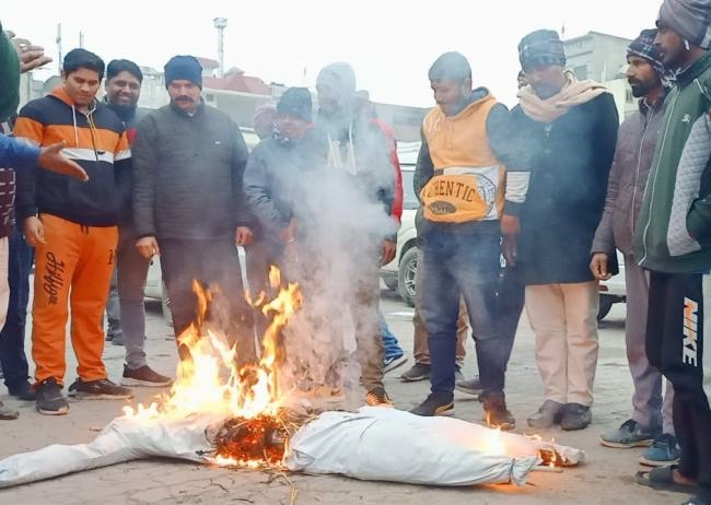 बजरंग दल व विहिप ने फूंका
मोहम्मद मुस्तफा का पुतला