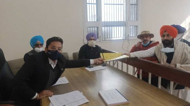 आप उम्मीदवार बैंस ने भरा पर्चा