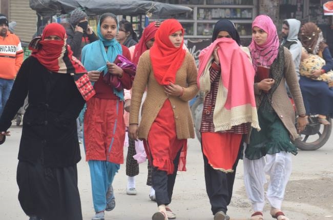 बादलों के भंवर जाल में फंसे रहे सूर्यदेव