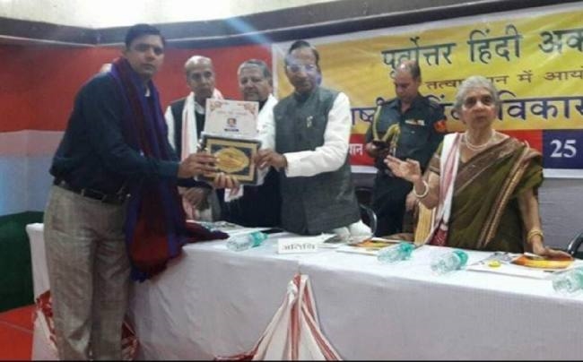 सामाजिक मुद्दों व विसंगतियों पर वार के लिए कलम को बनाया हथियार