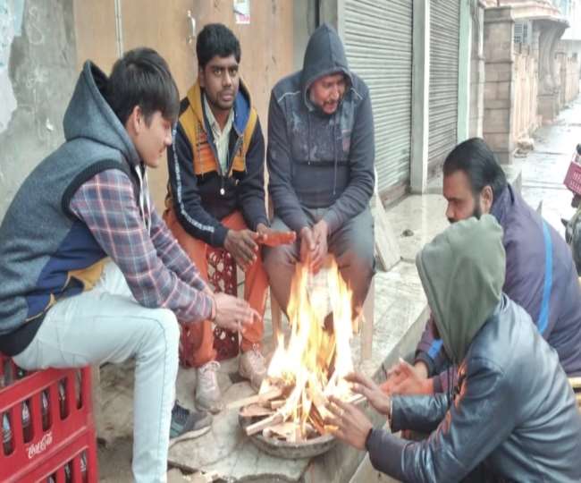 मेरठ और आसपास सुबह से शीतलहर का प्रकोप, कोहरे से घिरा आसमान