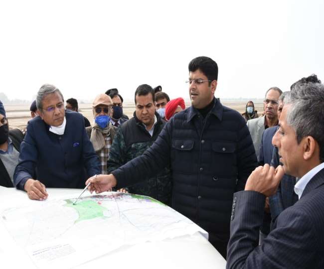 हिसार एयरपोर्ट पर मैन्युफैक्चरिंग क्लस्टर बनाने की योजना तैयार, डिप्टी सीएम दुष्यंत चौटाला ने किया निरीक्षण