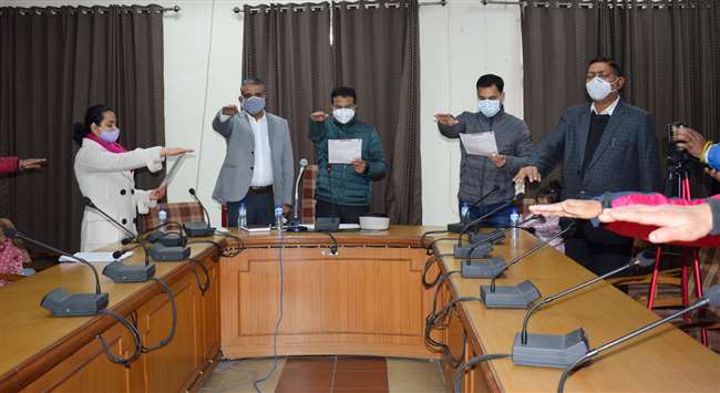 धर्मशाला में राष्ट्रीय मतदाता दिवस पर उपायुक्त ने दिलाई मतदान की शपथ