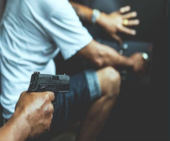 Jharkhand Crime News : तीन दर्जन डकैतों ने मिलकर स्टील कंपनी को ही लूट लिया, करोड़ों का माल लेकर फरार