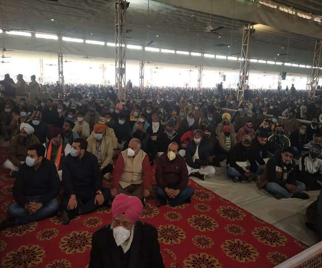 सिरसा डेरा में नामचर्चा कार्यक्रम के बहाने पहुंचे राजनीतिक दलों के प्रत्याशी, बोले सच्चा सौदा करता है मानवता भलाई कार्य